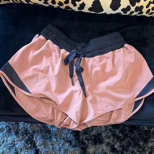 Lululemon brownish tan 2.5 hotty hot shorts